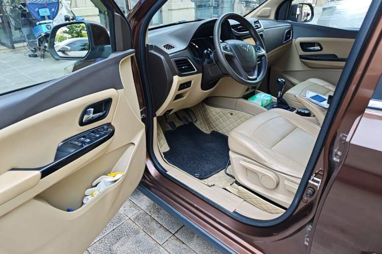 Used Wuling Hongguang 2016 1.5L S1 Deluxe Model China V-standard Driver Seat
