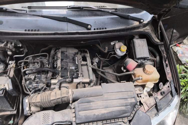 Used Wuling Hongguang 2016 1.5L Restyled S Comfort Version Engine Bay Left