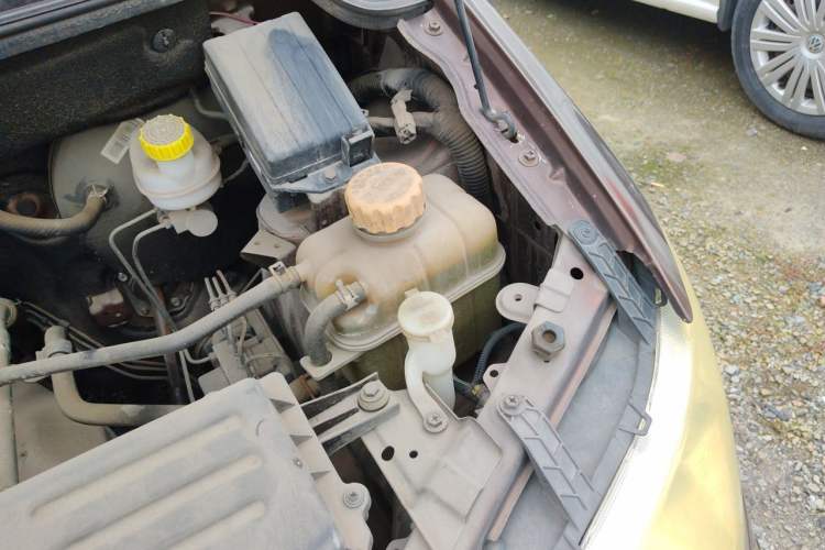 Used Wuling Hongguang 2016 1.5L Restyled S Comfort Version Engine Bay Left