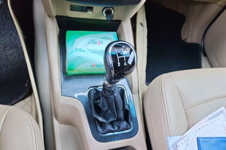 Used Wuling Hongguang 2016 1.5L S1 Deluxe Model China V-standard Gear Lever
