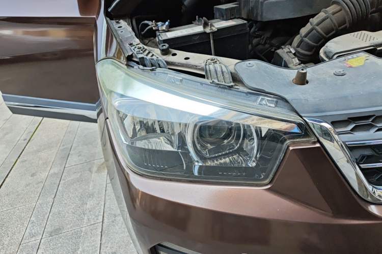 Used Wuling Hongguang 2016 1.5L S1 Deluxe Model China V-standard Right Front Headlight