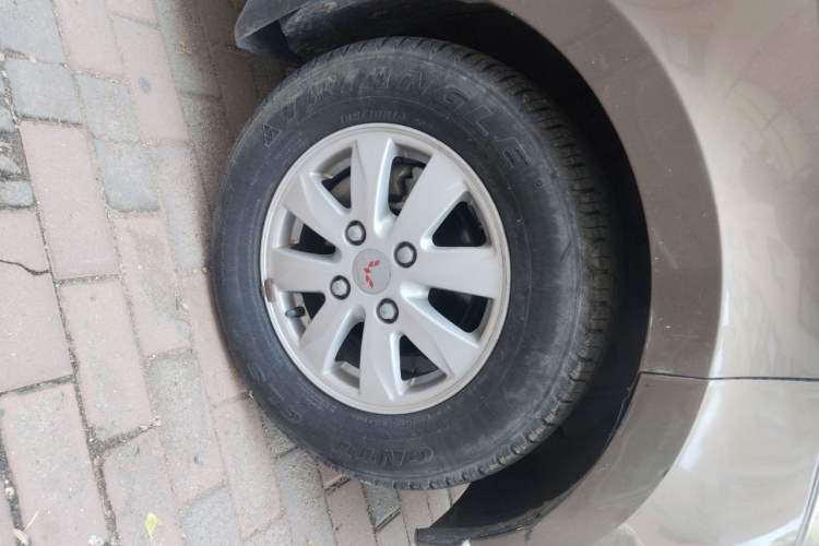 Used Wuling Hongguang 2016 1.5L S Comfort Version Right Front Wheel Hub