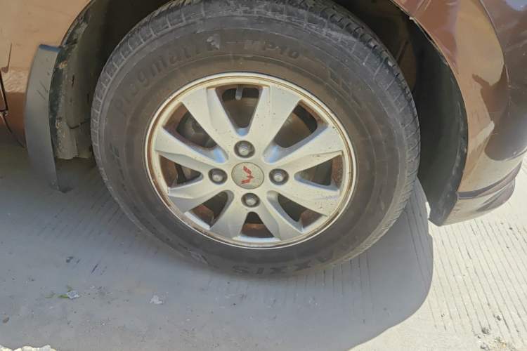 Used Wuling Hongguang 2016 1.5L S Comfort Version Right Front Wheel Hub