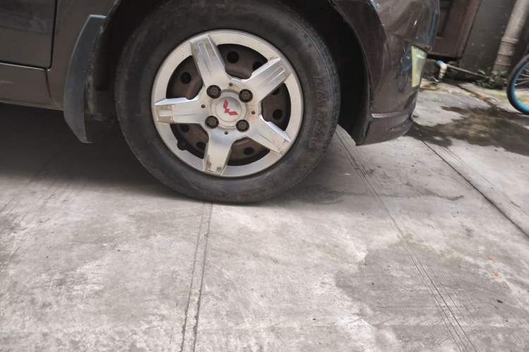 Used Wuling Hongguang 2016 1.5L Restyled S Comfort Version Right Front Wheel Hub