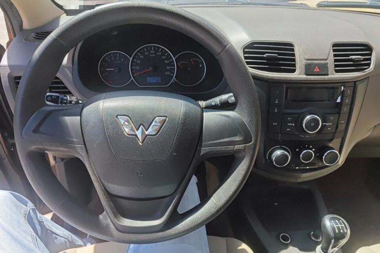 Used Wuling Hongguang 2016 1.5L S Comfort Version Steering Wheel