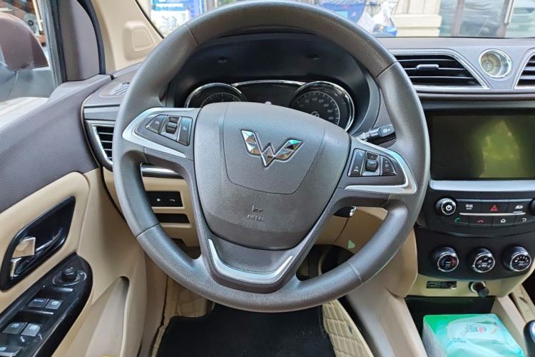 Used Wuling Hongguang 2016 1.5L S1 Deluxe Model China V-standard Steering Wheel