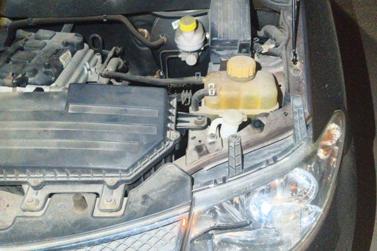 Used Wuling Hongguang 2016 1.5L Restyled S Comfort Version Engine Bay Left