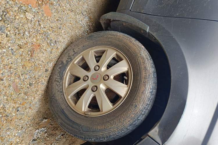 Used Wuling Hongguang 2016 1.5L S Comfort Version Right Front Wheel Hub