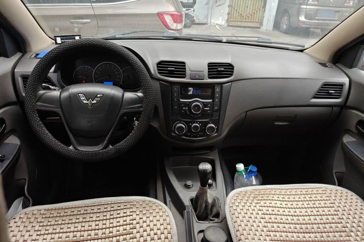 Used Wuling Hongguang 2016 1.5L S Comfort Version Center Console
