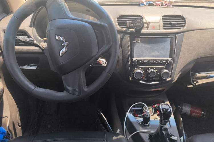 Used Wuling Hongguang 2016 1.5L S Comfort Version Center Console