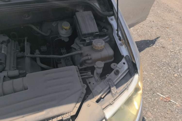 Used Wuling Hongguang 2016 1.5L S Comfort Version Engine Bay Left