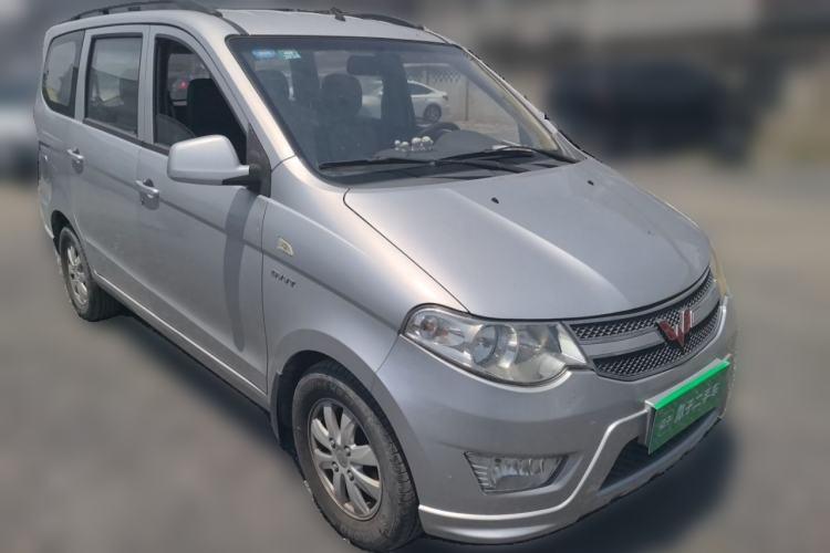 Used Wuling Hongguang 2016 1.5L S Comfort Version Front Right 45 Deg