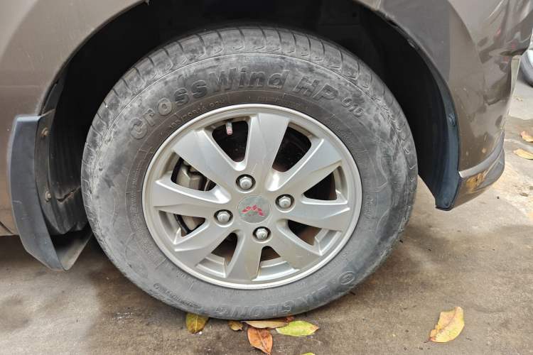 Used Wuling Hongguang 2016 1.5L S Comfort Version Right Front Wheel Hub