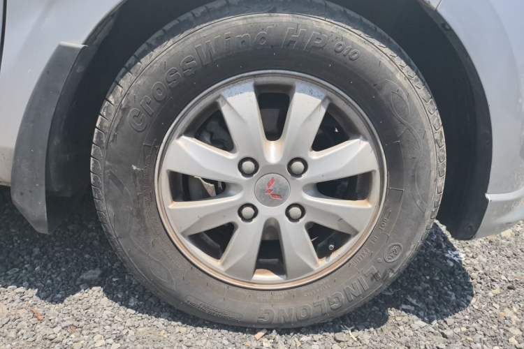 Used Wuling Hongguang 2016 1.5L S Comfort Version Right Front Wheel Hub