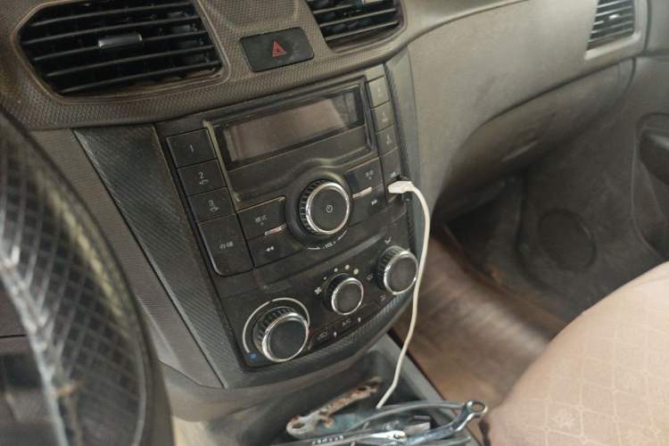 Used Wuling Hongguang 2016 1.5L S Comfort Version Audio And AC Panel