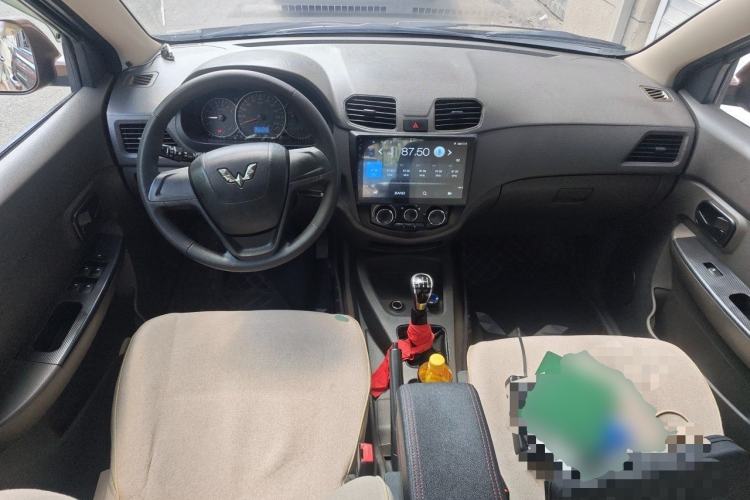 Used Wuling Hongguang 2016 1.5L Restyled S Comfort Version Center Console
