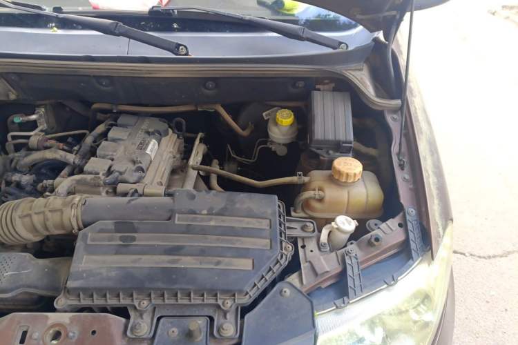 Used Wuling Hongguang 2016 1.5L Restyled S Comfort Version Engine Bay Left