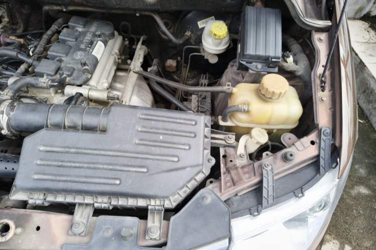 Used Wuling Hongguang 2016 1.5L Restyled S Comfort Version Engine Bay Left