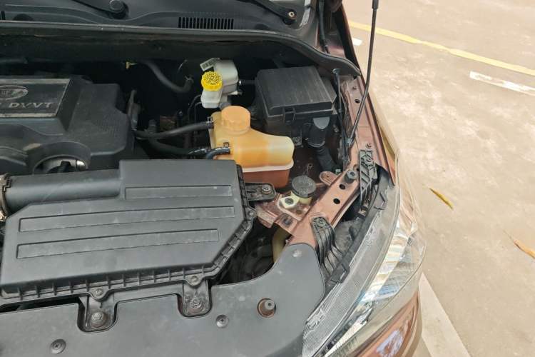 Used Wuling Hongguang 2016 1.5L S1 Deluxe Model China V-standard Engine Bay Left