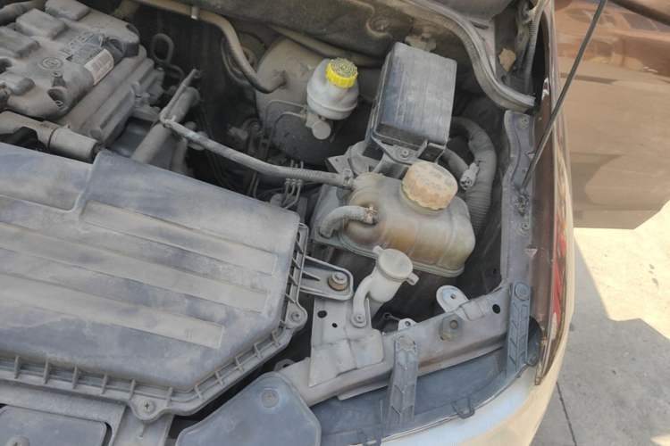 Used Wuling Hongguang 2016 1.5L Restyled S Comfort Version Engine Bay Left
