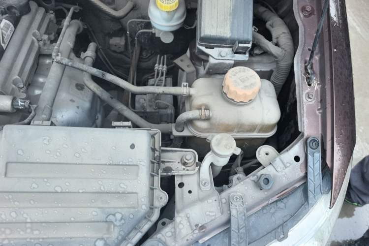 Used Wuling Hongguang 2016 1.5L Restyled S Comfort Version Engine Bay Left