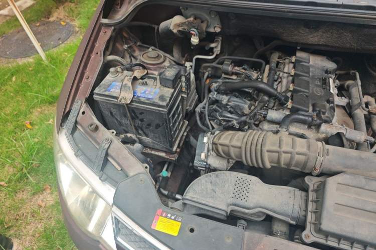 Used Wuling Hongguang 2016 1.5L S Comfort Version Engine Bay Right