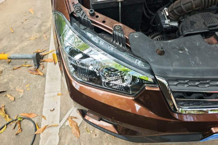 Used Wuling Hongguang 2016 1.5L S1 Deluxe Model China V-standard Right Front Headlight