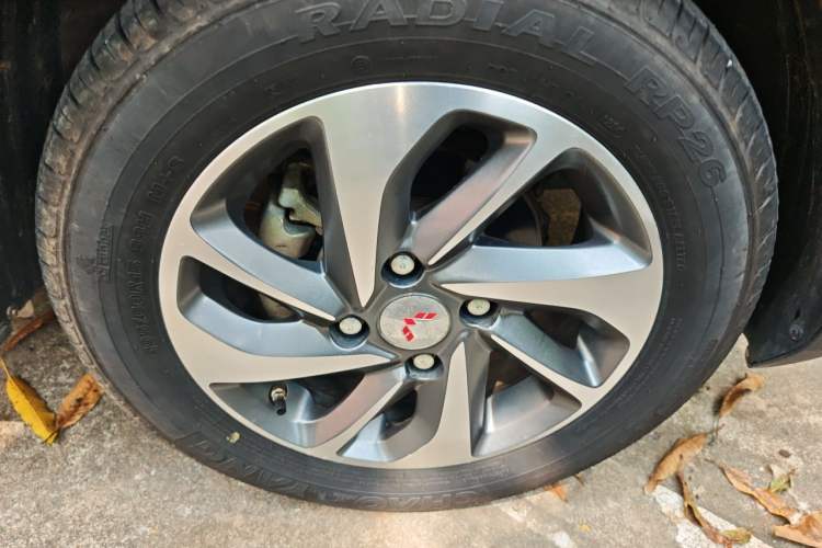 Used Wuling Hongguang 2016 1.5L S1 Deluxe Model China V-standard Right Front Wheel Hub