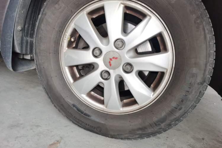 Used Wuling Hongguang 2016 1.5L Restyled S Comfort Version Right Front Wheel Hub