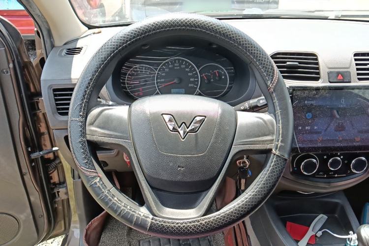 Used Wuling Hongguang 2016 1.5L Restyled S Comfort Version Steering Wheel