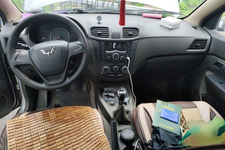 Used Wuling Hongguang 2016 1.5L Restyled S Comfort Version Center Console