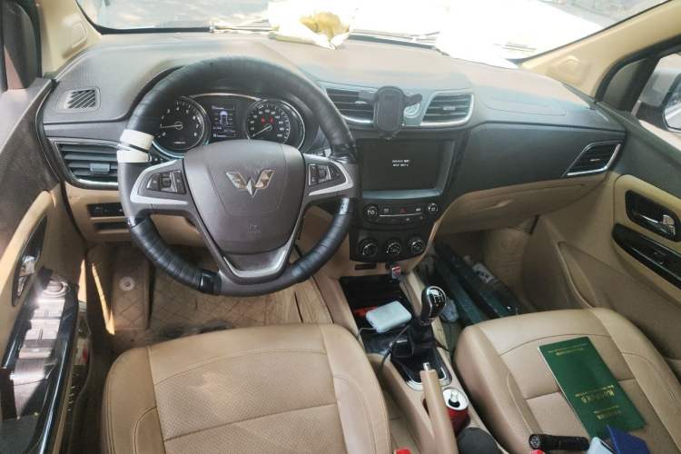 Used Wuling Hongguang 2016 1.5L S1 Deluxe Model China V-standard Center Console