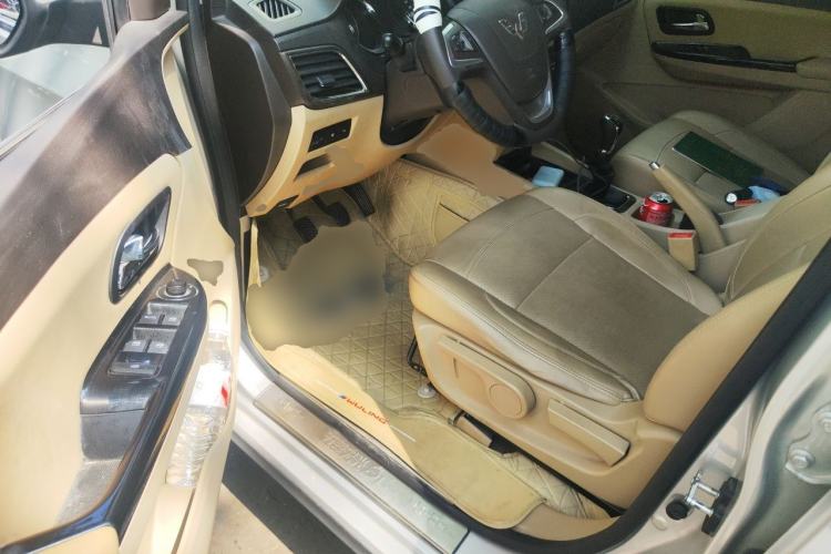 Used Wuling Hongguang 2016 1.5L S1 Deluxe Model China V-standard Driver Seat