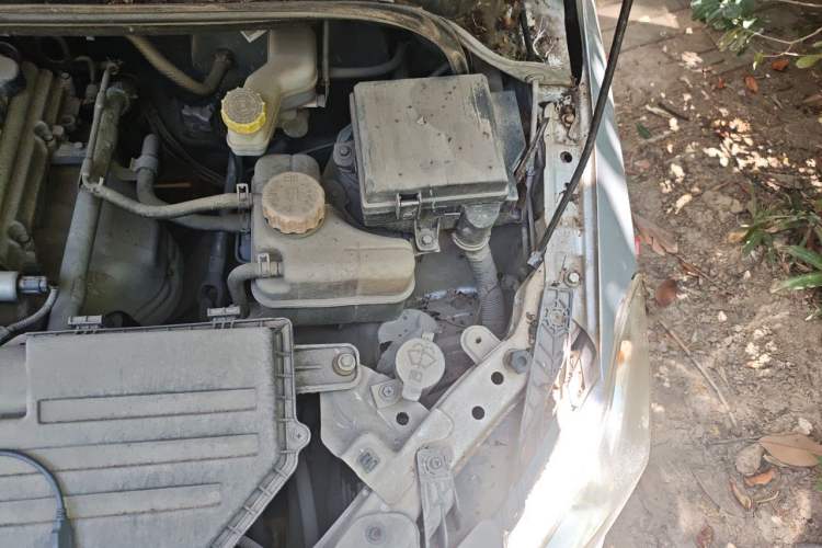 Used Wuling Hongguang 2016 1.5L S Comfort Version Engine Bay Left