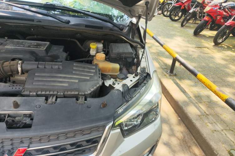 Used Wuling Hongguang 2016 1.5L S1 Deluxe Model China V-standard Engine Bay Left