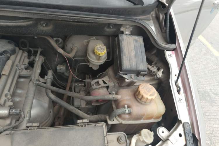 Used Wuling Hongguang 2016 1.5L Restyled S Comfort Version Engine Bay Left