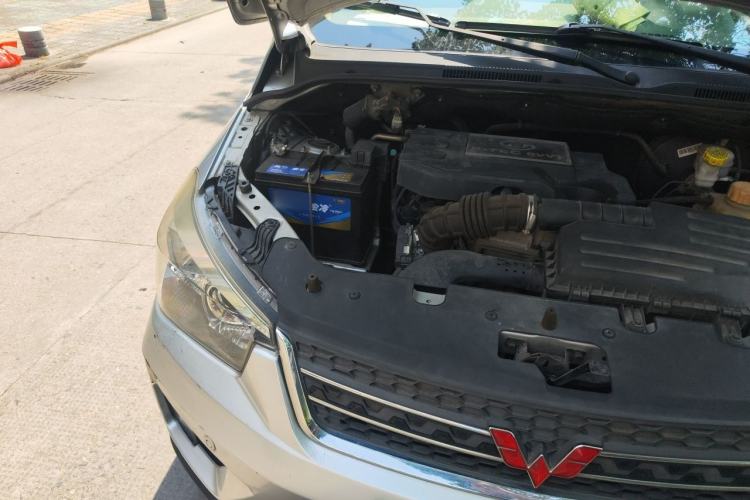 Used Wuling Hongguang 2016 1.5L S1 Deluxe Model China V-standard Engine Bay Right