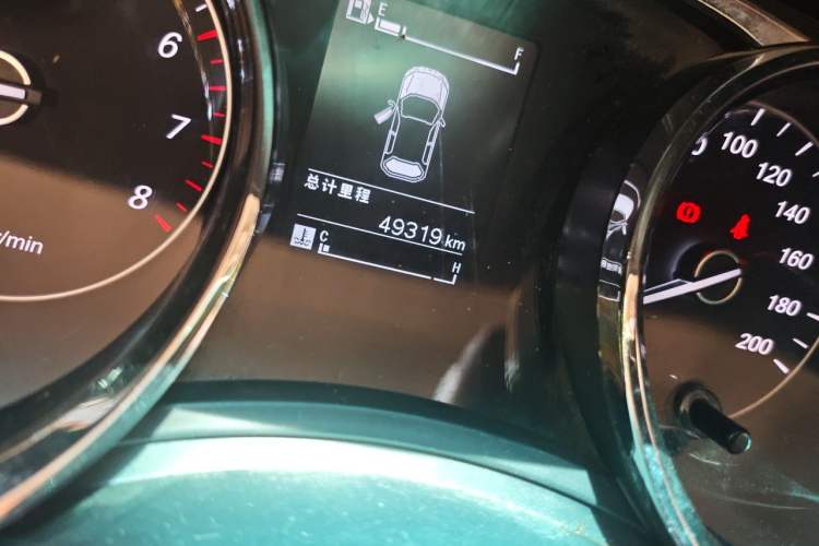 Used Wuling Hongguang 2016 1.5L S Comfort Version Odometer Close Up