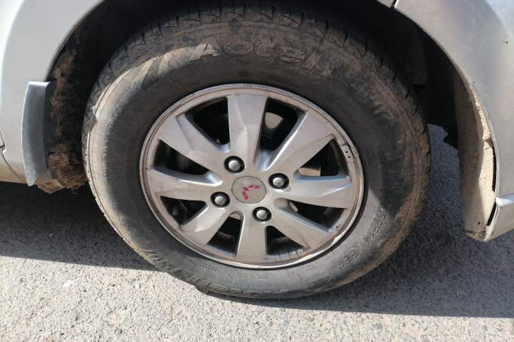 Used Wuling Hongguang 2016 1.5L Restyled S Comfort Version Right Front Wheel Hub