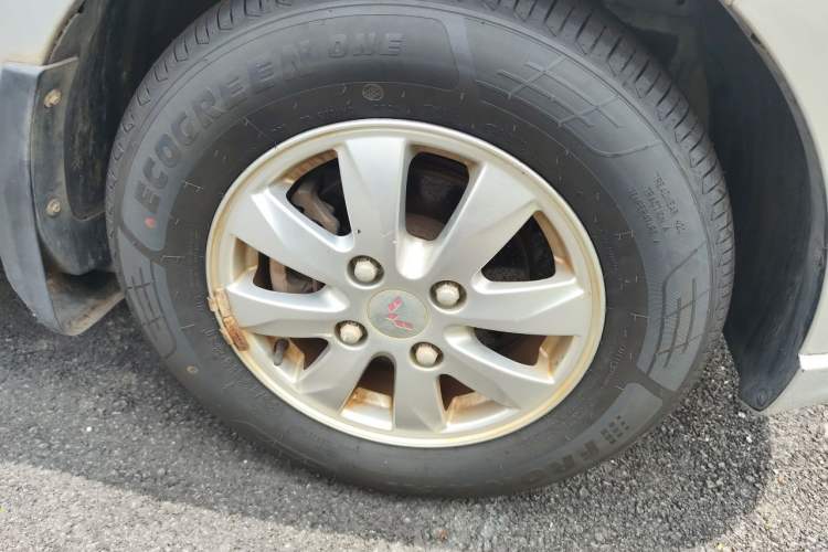 Used Wuling Hongguang 2016 1.5L Restyled S Comfort Version Right Front Wheel Hub