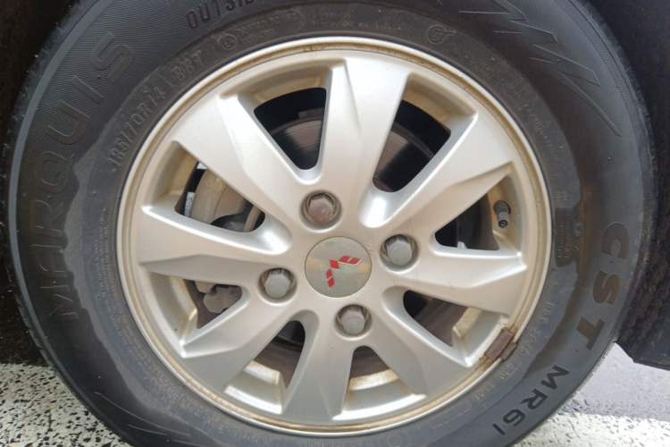 Used Wuling Hongguang 2016 1.5L Restyled S Comfort Version Right Front Wheel Hub