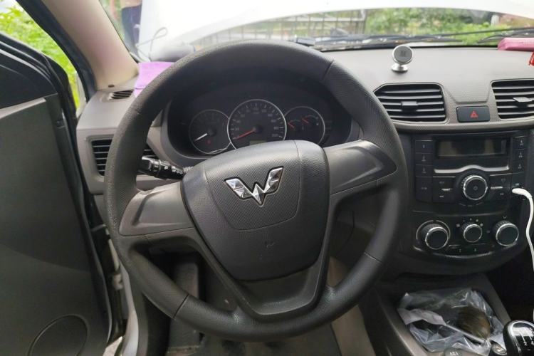 Used Wuling Hongguang 2016 1.5L Restyled S Comfort Version Steering Wheel