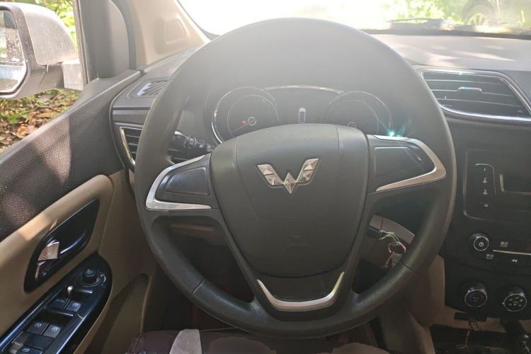 Used Wuling Hongguang 2016 1.5L S Comfort Version Steering Wheel