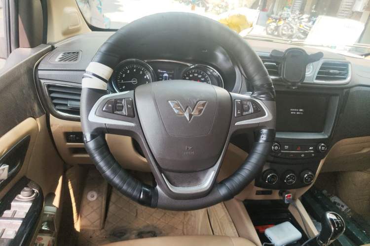 Used Wuling Hongguang 2016 1.5L S1 Deluxe Model China V-standard Steering Wheel