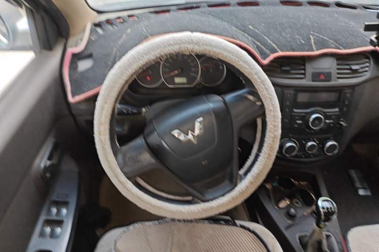 Used Wuling Hongguang 2016 1.5L Restyled S Comfort Version Steering Wheel