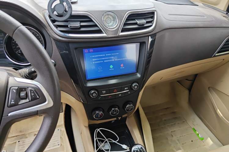 Used Wuling Hongguang 2016 1.5L S1 Deluxe Model China V-standard Audio And AC Panel