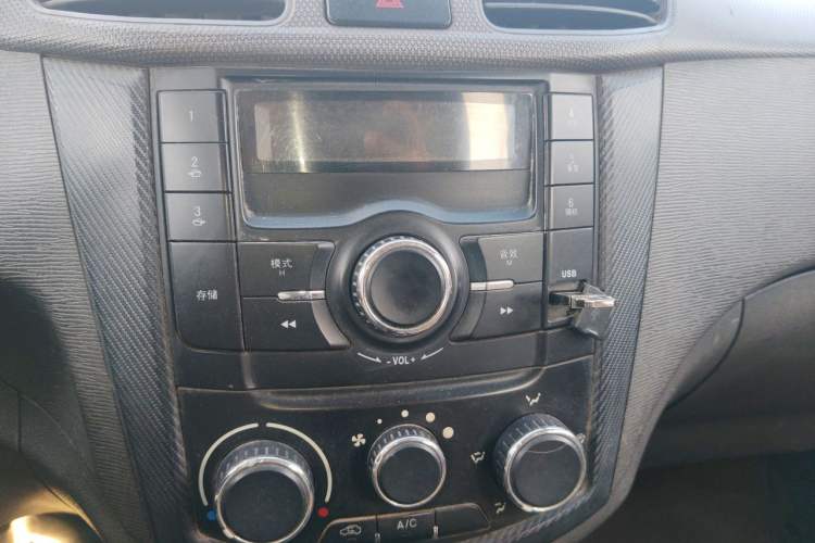 Used Wuling Hongguang 2016 1.5L S Comfort Version Audio And AC Panel