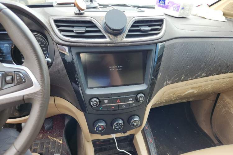 Used Wuling Hongguang 2016 1.5L S1 Deluxe Model China V-standard Audio And AC Panel