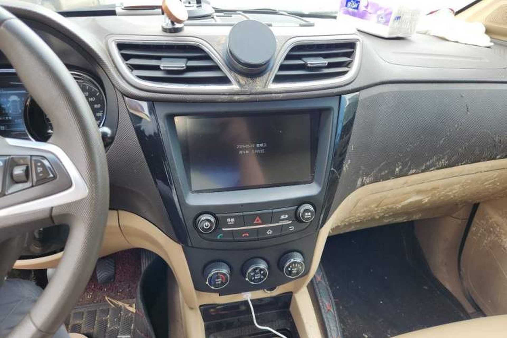 Used Wuling Hongguang 2016 1.5L S1 Deluxe Model China V-standard Audio And AC Panel
