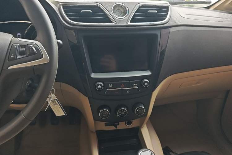 Used Wuling Hongguang 2016 1.5L S1 Deluxe Model China V-standard Audio And AC Panel